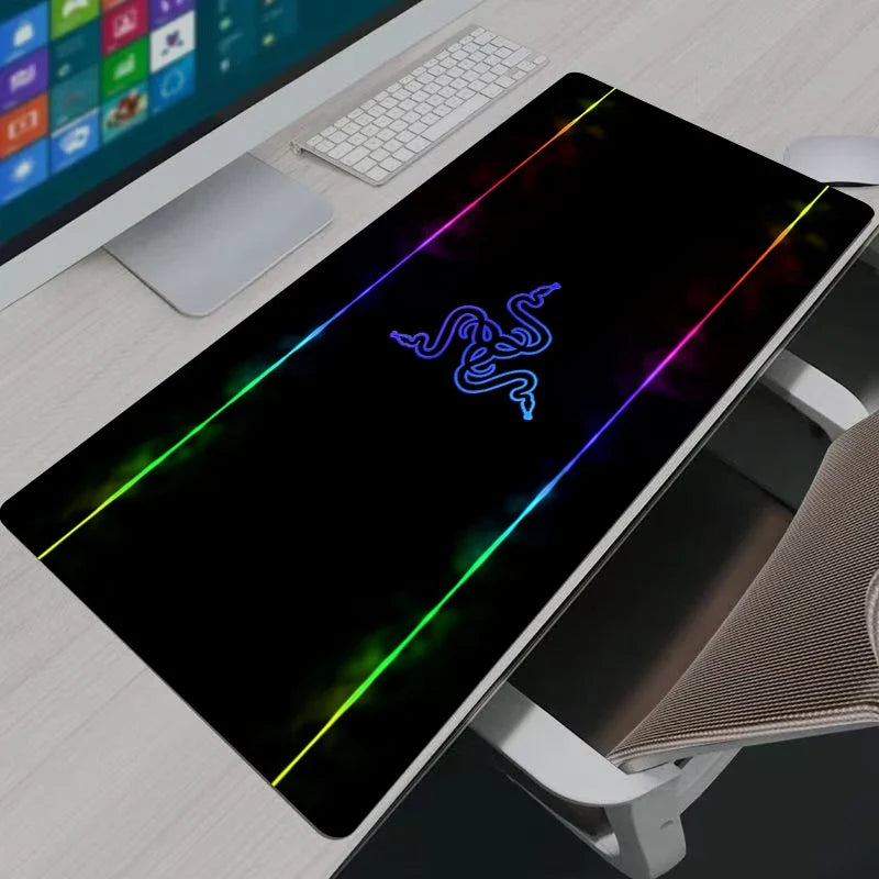 Alfombrilla para ratón Razer Hexagon de tamaño XXL con diseño anime, ideal para gaming y oficina, en color negro con detalles gráficos.